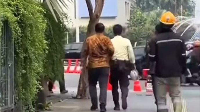 Cekcok Satpam dan Pengemudi Alphard di Bundaran HI