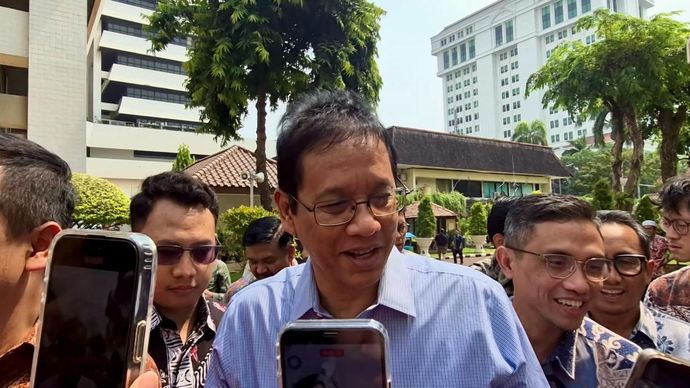 Menteri Keuangan (Menkeu) Purbaya Yudhi Sadewa merespons harga minyak mentah dunia kembali menembus level USD100 per barel akibat meningkatnya ketegangan geopolitik.