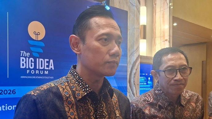 Menteri Koordinator Bidang Infrastruktur dan Pembangunan Kewilayahan (Menko IPK) Agus Harimurti Yudhoyono (AHY) menjawab pertanyaan dari awak media di Jakarta