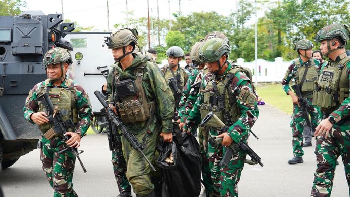 Prajurit Koops TNI Habema berhasil mengevakuasi dua jenazah warga sipil yang menjadi korban aksi kekerasan TPNPB-OPM Kodap XVI/Yahukimo pimpinan Kopitua Heluka(Danops Kodap Yahukimo) di sekitar Jalan Trans Papua
