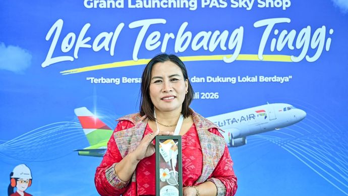 Ibu Komang Yatik, owner dan founder Bali Ayu Nature dengan produk unggulan Body Care dan Home Care khas Bali yang berbahan dasar olahan kelapa. Ada 3 varian produk yang tersedia di PAS Sky Shop : Body Butter Green Tea, Body Lotion Relaxation dan Body Mist Sissy.