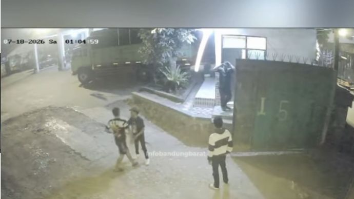 Dilaporkan Dulurnet IBB bahwa seorang petugas keamanan menjadi korban penganiayaan menggunakan senjata tajam di Jalan Industri 5, Desa Cimareme, Kecamatan Ngamprah, Kabupaten Bandung Barat, Sabtu (18/7/2026) sekitar pukul 01.00 WIB.