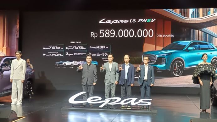 Lepas resmi mengumumkan harga L8 PHEV untuk pasar Indonesia. Model ini dipasarkan dengan banderol Rp589 juta on the road (OTR) Jakarta. (Foto: Adiantoro/NTV) 