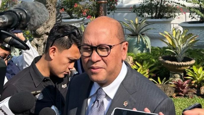 Menteri Investasi dan Hilirisasi dan CEO Danantara Rosan Roeslani menghadiri rapat terbatas di Kompleks Istana Kepresidenan, Jakarta, Senin, 27 Juli 2026.