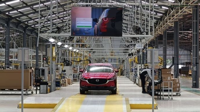 Mazda CX-30 menjadi model pertama yang diproduksi lokal di Mazda Plan Indonesia, Citeureup, Bogor, Jawa Barat. (Foto: Adiantoro/NTV)
