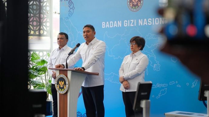 Kepala BGN Sudaryono (tengah) dalam konferensi pers di Jakarta, Senin, 27 Juli 2026. 