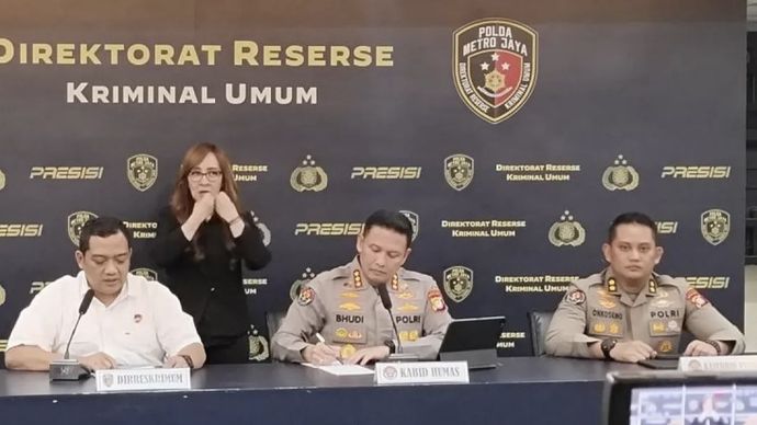 Kabid Humas Polda Metro Jaya, Kombes Pol Budi Hermanto (tengah) saat konferensi pers di Jakarta.