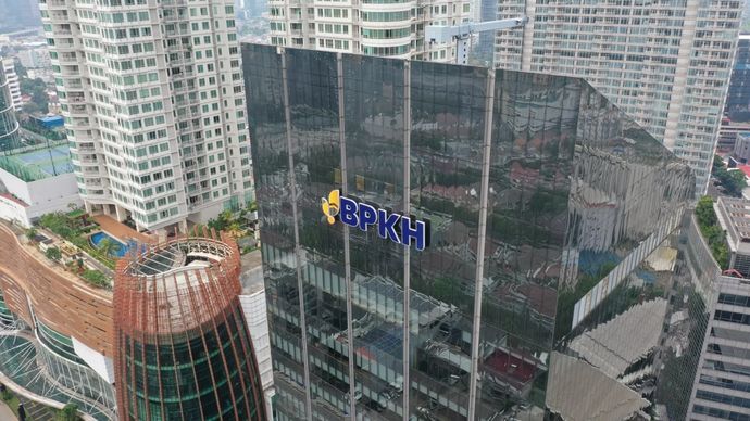 Gedung Badan Pengelola Keuangan Haji (BPKH) di Jakarta. Usulan pemerintah menaikkan Biaya Penyelenggaraan Ibadah Haji (BPIH) 2027 menjadi Rp107,3 juta per jemaah memicu sorotan terkait besarnya porsi subsidi dari nilai manfaat dana haji