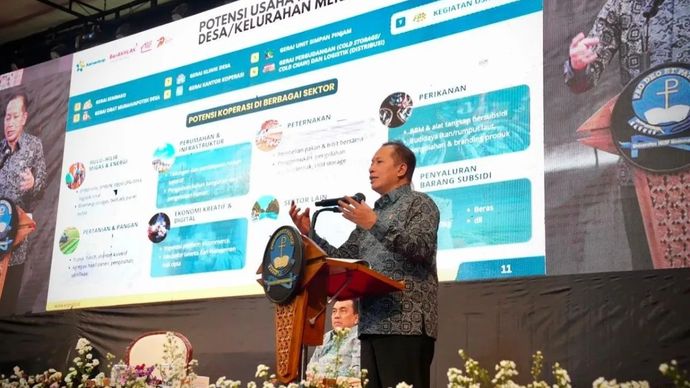 Menteri Koperasi (Menkop) Ferry Juliantono memberikan kuliah umum di Universitas HKBP Nommensen, Medan, Rabu, 29 Juli 2026.