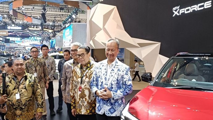 Menteri Perindustrian (Menprin) Agus Gumiwang Kartasasmita resmi membuka pameran otomotif Gaikindo Indonesia International Auto Show (GIIAS) 2026 di ICE BSD City, Kabupaten Tangerang, Banten, Kamis (30/7/2026). (Foto: Adiantoro/NTV) 