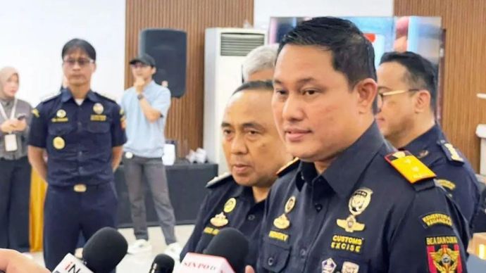 Kepala Kantor Pelayanan Utama Bea dan Cukai Bandara International Soekarno-Hatta (Soetta) Hengky Tomuan Parlindungan Aritonang memberikan keterangan resmi kepada awak media terkait ungkap kasus penyelundupan narkoba jaringan internasional di Bandara Soetta, Tangerang, Banten