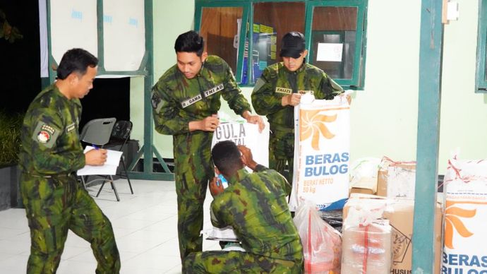 Koops TNI Habema bergerak cepat melaksanakan misi kemanusiaan dengan menyalurkan 2 ton bantuan obat-obatan dan logistik yang terdiri atas paket sembako