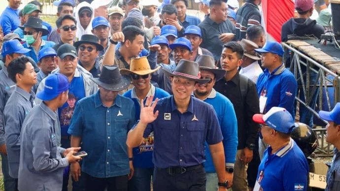 Ketua Umum Partai Demokrat Agus Harimurti Yudhoyono saat menghadiri lomba Karapan Sapi di Bangkalan, Jawa Timur, Minggu, 2 Agustus 2026.
