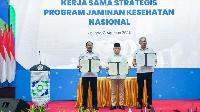 Penandatanganan MoU Wakil Menteri Sosial (Wamensos) Agus Jabo Priyono dan Direktur Utama BPJS Kesehatan Prihati Pujowaskito di Kantor Pusat BPJS Kesehatan, Jakarta, Senin (3/8/2026).