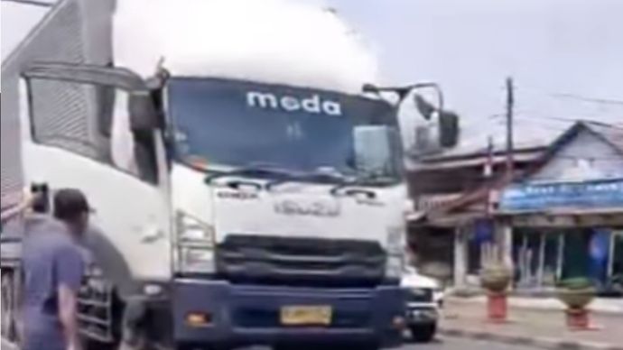 Kecelakaan motor dan truk di Bekasi