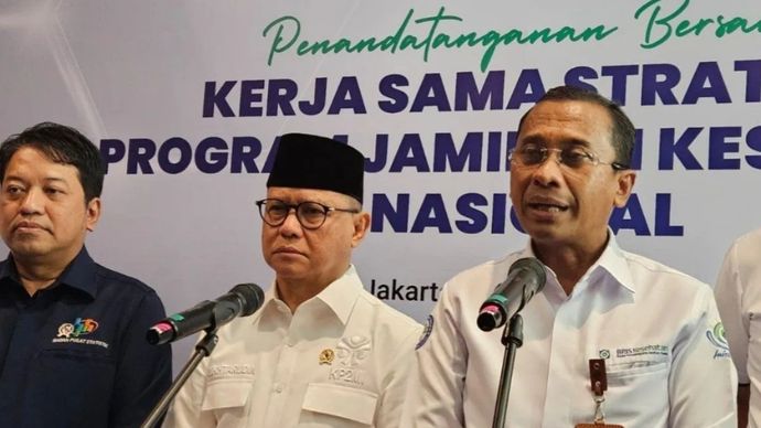 Direktur Utama BPJS Kesehatan Prihati Pujowaskito (kanan) di Jakarta, Senin, 3 Agustus 2026.