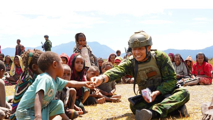 Koops TNI Habema Berhasil Salurkan 2 Ton Bantuan Kemanusiaan ke Tiga Distrik di Kabupaten Puncak