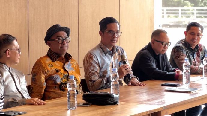 Tim kuasa hukum Febrie Adriansyah. 