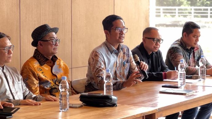 Tim kuasa hukum Febrie Adriansyah. 