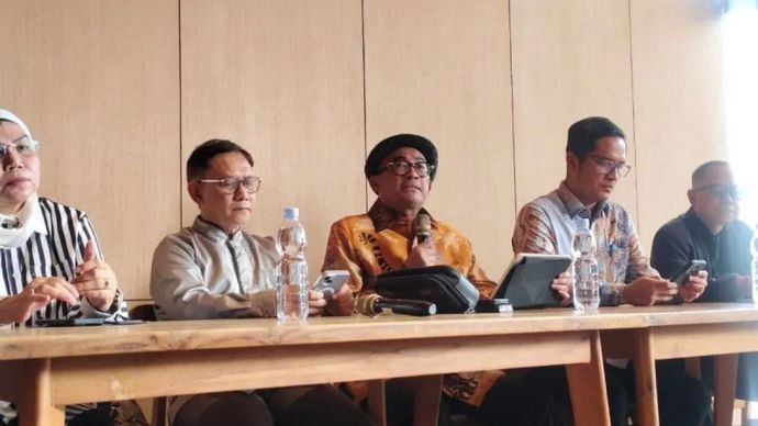 Tim kuasa hukum Febrie Adriansyah menggelar konferensi pers di kawasan Jakarta Selatan