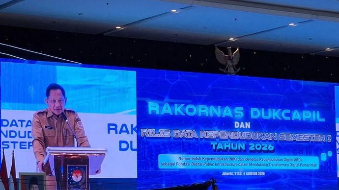 Menteri Dalam Negeri Tito Karnavian membuka Rapat Koordinasi Nasional (Rakornas) Dukcapil dan Rilis Data Kependudukan Semester I Tahun 2026 di Jakarta, Senin (3/8/2026