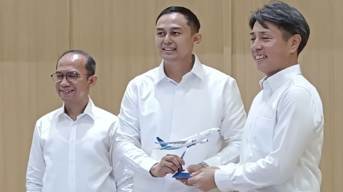 Sinergi Garuda Indonesia-Toyota menghadirkan layanan antar-jemput Alphard Hybrid EV bagi penumpang premium. (Foto: Adiantoro/NTV)