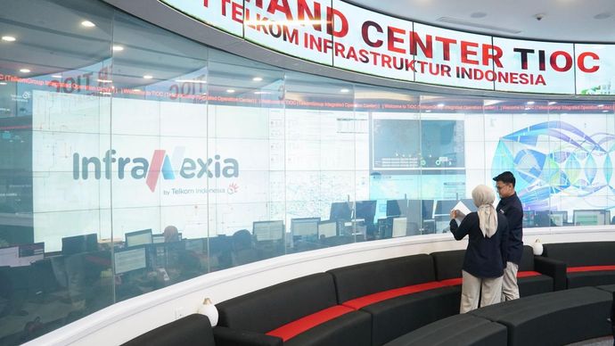 Aktivitas pemantauan jaringan di TelkomGroup Integrated Operation Center (TIOC) PT Telkom Infrastruktur Indonesia (InfraNexia). Perusahaan membukukan kinerja positif pada semester I 2026 sebagai bagian dari transformasi TelkomGroup untuk memperkuat infrastruktur digital nasional.