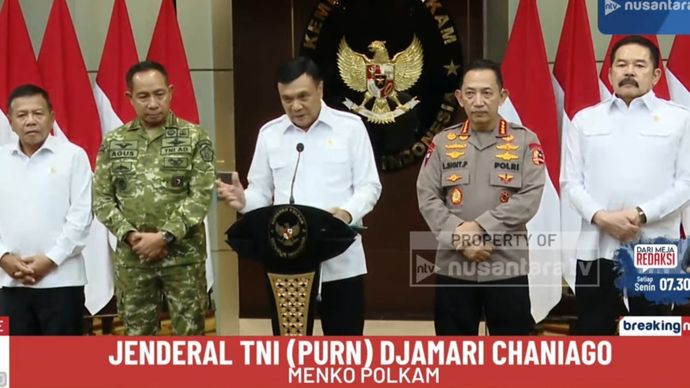 Konferensi pers di kantor Kemenko Polkam. 