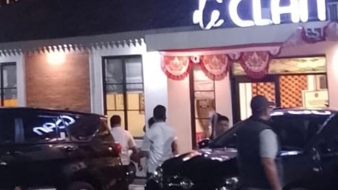 Penggeledahan kafe D'Clan Depok oleh Kejagung dan Kortastipidkor Polri. 