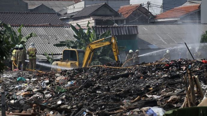 Pemprov DKI Jatuhkan Sanksi kepada Pelaku Pembuangan Sampah Ilegal di Kampung Dukuh