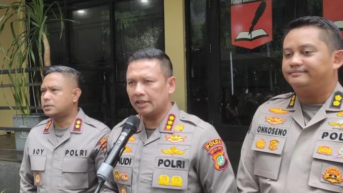 Kabid Humas Polda Metro Jaya Kombes Pol Budi Hermanto memberikan keterangan kepada wartawan di Jakarta