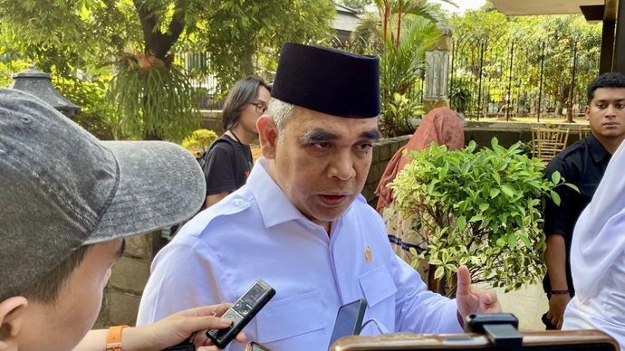 Ketua MPR RI Ahmad Muzani menjawab pertanyaan pers di Jakarta