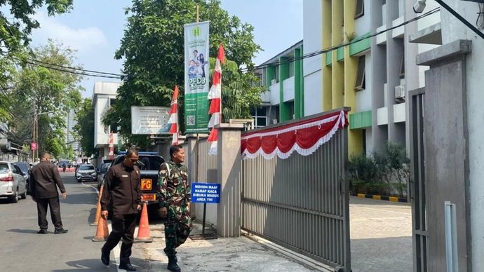 Potret sekolah dengan temuan 995 pucuk senjata, amunisi, aksesori senjata, alat pembuat peluru, VCD porno hingga barang yang diduga narkotika jenis sabu dan ganja, Jakarta, Jumat, 7 Agustus 2026.