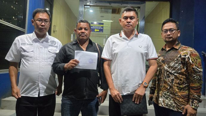 Oknum polisi dilaporkan wartawan ke Polda Metro Jaya dan Divisi Propam Polri. 