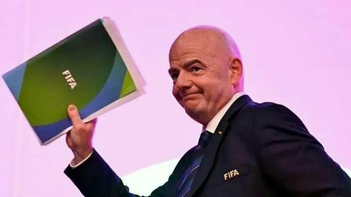 Arsip foto - Presiden FIFA Gianni Infantino tiba untuk menghadiri konferensi pers menjelang pertandingan perebutan tempat ketiga dan laga final Piala Dunia FIFA Qatar 2022 di Pusat Media Utama pada 16 Desember 2022 di Doha, Qatar.
