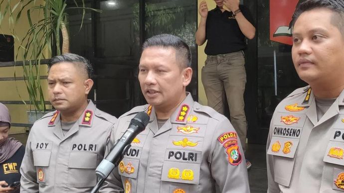 Kabid Humas Polda Metro Jaya Kombes Pol Budi Hermanto memberikan keterangan kepada wartawan di Jakarta