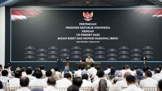 Presiden RI Prabowo Subianto memberikan arahan kepada 150 periset Badan Riset dan Inovasi Nasional (BRIN) di Istana Merdeka, Jakarta, Rabu (6/8/2026).