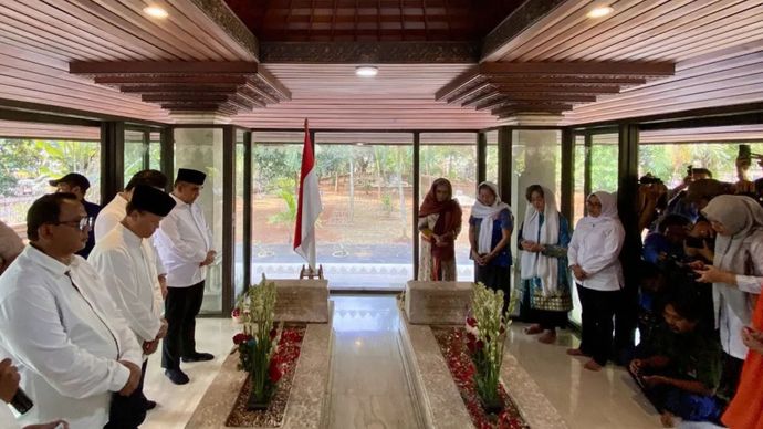 Pimpinan MPR RI ziarah ke makam Wakil Presiden pertama Republik Indonesia Mohammad Hatta di Tanah Kusir, Jakarta, Jumat (7/8/2026)