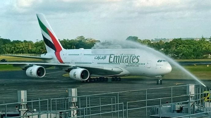 Pesawat Airbus A380 Emirates AIrlines