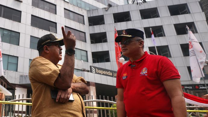 Rano Karno Tinjau Gedung Bapenda Pascakebakaran