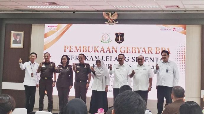 Jajaran Badan Pemulihan Aset (BPA) Kejaksaan Agung (Kejagung) dan DJKN Kemenkeu RI meresmikan pelaksanaan lelang serentak di Gedung BPA Kejagung, Jakarta