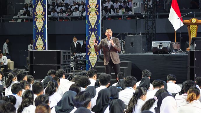 Menko AHY mengajak generasi muda mempersiapkan diri menjadi pemimpin masa depan dan berkontribusi dalam mewujudkan Indonesia Emas 2045.