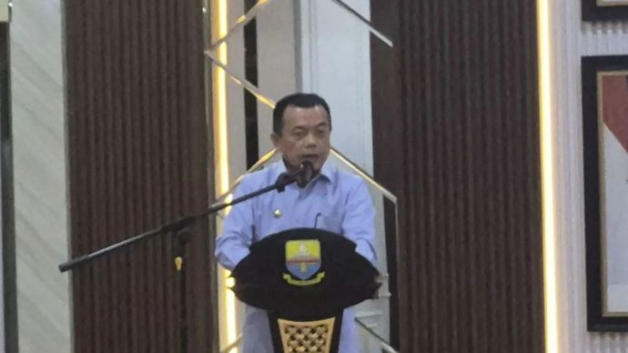 Gubernur Jambi Al Haris saat membuka rapat koordinasi percepatan pembangunan jalan tol Jambi-Rengat di Kota Jambi, Selasa (11/8/2026).
