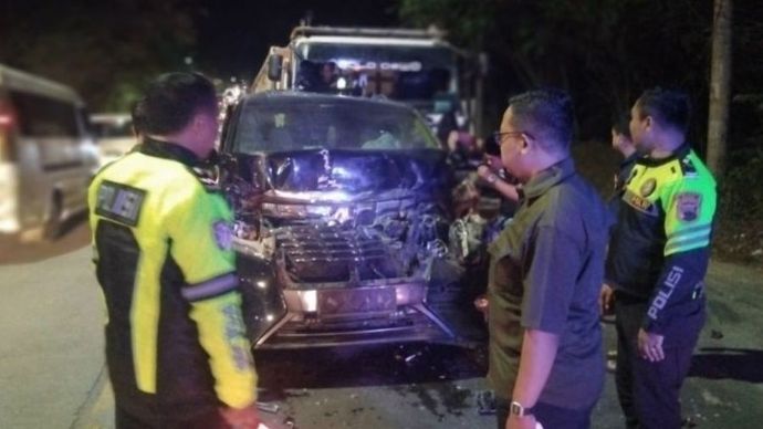 Mobil Pendakwah KH Anwar Zahid Kecelakaan di Bojonegoro