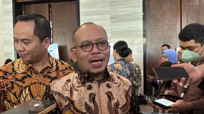 Wakil Ketua Komisi XI DPR RI Muhammad Hanif Dhakiri menjawab pertanyaan wartawan dalam wawancara cegat usai kegiatan UMKM Finance Summit 2026 di Jakarta, Selasa, 11 Agustus 2026.