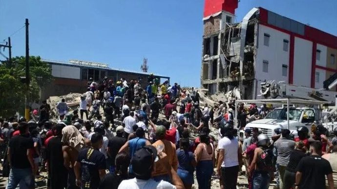 Tim darurat melaksanakan operasi pencarian, penyelamatan, dan evakuasi di seluruh wilayah Cali setelah gempa berkekuatan magnitudo 7,4 mengguncang wilayah barat Kolombia pada 10 Agustus 2026. Laporan awal menunjukkan sejumlah bangunan yang runtuh, ke