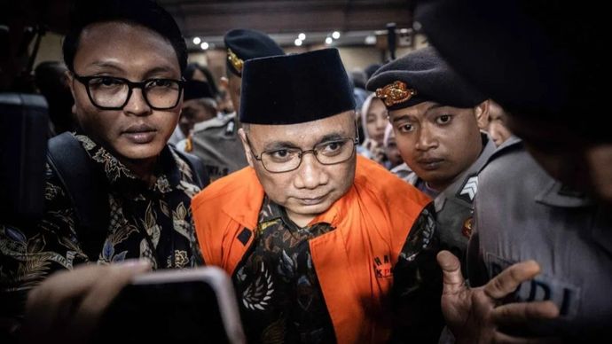 Terdakwa kasus dugaan korupsi kuota haji Yaqut Cholil Qoumas berjalan keluar usai sidang pembacaan dakwaan di Pengadilan Tipikor, Jakarta, Selasa, 11 Agustus 2026. Jaksa Penuntut Umum (JPU) KPK mendakwa Menteri Agama periode 2020-2024 Yaqut Cholil Qoumas merugikan keuangan negara sebesar Rp622 miliar dalam kasus dugaan korupsi kuota haji Indonesia pada tahun 2023-2024.