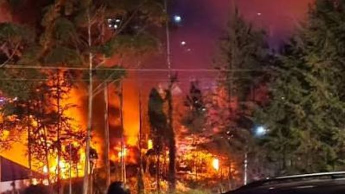 Kantor Bupati dan DPRD Puncak Papua Dibakar