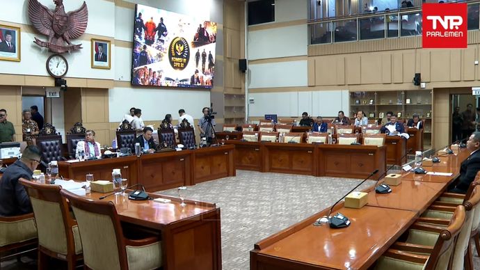 Fit and proper test calon hakim agung dan calon hakim ad hoc Mahkamah Agung. 