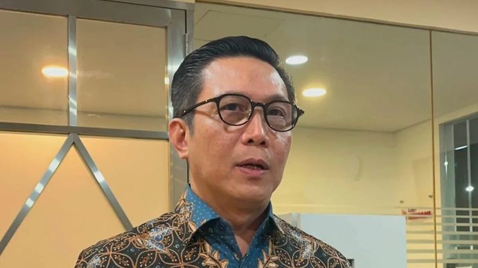 Direktur Utama PT Bursa Efek Indonesia (BEI) Jeffrey Hendrik diwawancarai awak media di Gedung BEI